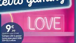 Maxi Bazar Lampe LED à poser Love avec port USB offre