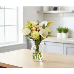 Carrefour Fleur bouquet jaune avec arums offre