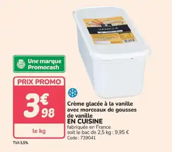 EN CUISINE Crème glacée à la vanille avec morceaux de gousses de vanille
