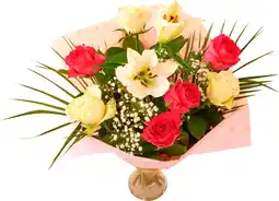 Auchan Supermarché Sans marque bouquet de roses et lys offre