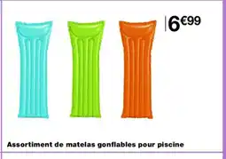 Monoprix Assortiment de matelas gonflables pour piscine offre