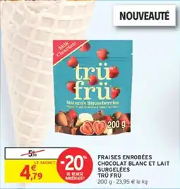 Intermarché Hyper TRÜ FRÜ FRAISES ENROBÉES CHOCOLAT BLANC ET LAIT offre