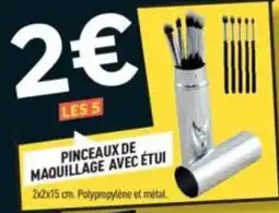Centrakor PINCEAUX DE MAQUILLAGE AVEC ÉTUI offre