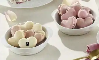 Géant Casino Macaron framboise ou assortis forme cœur offre