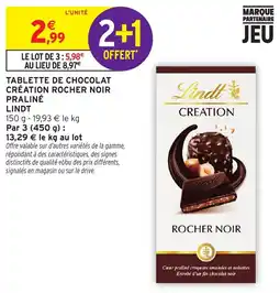 Intermarché Hyper Lindt TABLETTE DE CHOCOLAT CRÉATION ROCHER NOIR PRALINÉ offre