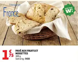 Auchan Supermarché PAVÉ AUX FRUITS ET NOISETTES offre
