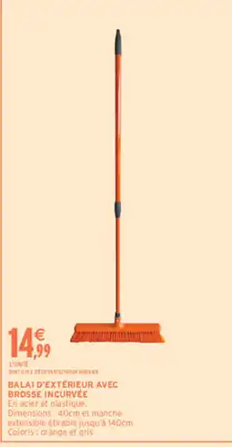 Intermarché Contact BALAI D'EXTÉRIEUR AVEC BROSSE INCURVÉE offre