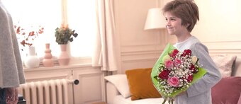 Auchan BOUQUET DE 11 ROSES TRÈS GROS BOUTONS + GYPSOPHILE offre