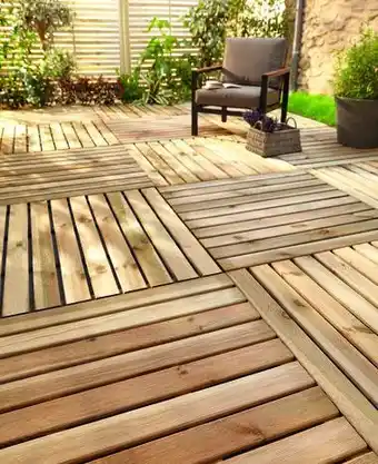 Brico Dépôt Blooma dalle en bois 100 x 100 cm "durance" offre