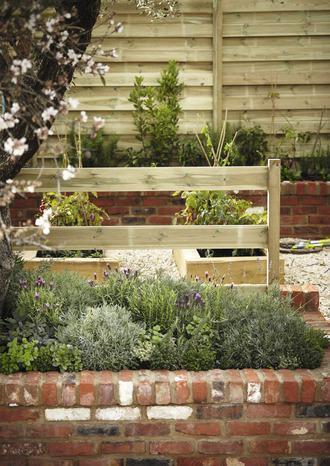 Brico Dépôt Blooma lame de clôture pin "lemhi" - l. 1,83 m x l. 7 cm x ép. 21 mm offre