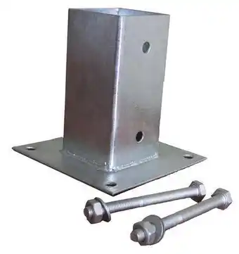 Brico Dépôt Blooma platine à fixer pour poteau de palissade - section 45 mm x 45 mm offre