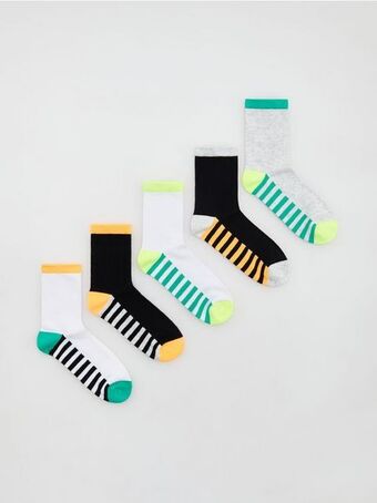 Reserved 5 pár pamutban gazdag zokni ajánlat