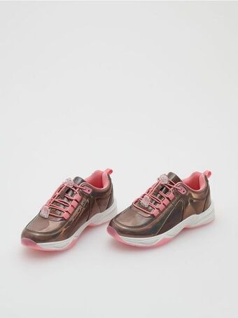 Hologramos sneaker cipő