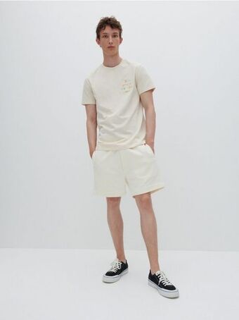 Reserved Regular szabású póló hímzéssel ajánlat