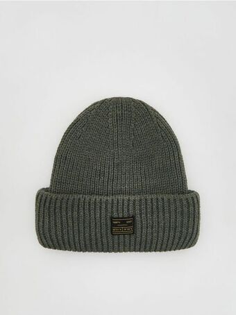 Újrahasznosított poliészterrel kevert anyagú beanie sapka
