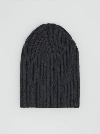 Bordázott kötésű beanie sapka