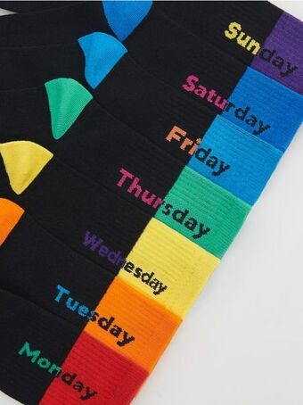 Reserved 7 pár pamutban gazdag zokni ajánlat