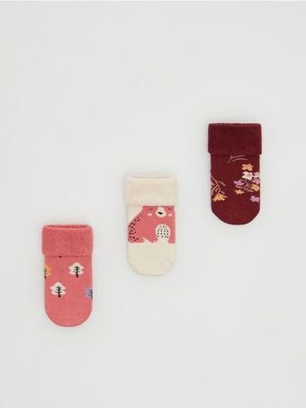 Reserved 3 pár pamutban gazdag zokni ajánlat