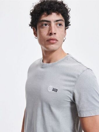 Reserved Regular szabású póló mintával ajánlat