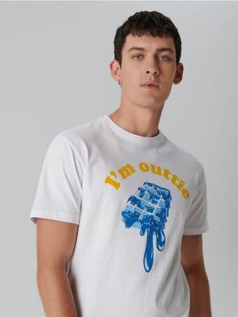 Sinsay Nyomott mintás póló ajánlat