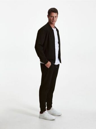 Jogger slim fit nadrág
