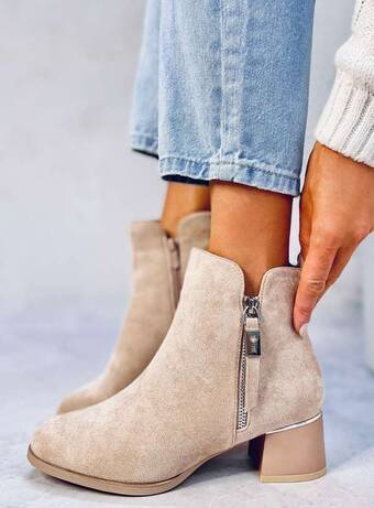 Butikmoda Alacsonysarkú csizma - bézs színű ajánlat