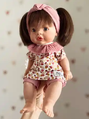Milinko Kézműves spanyol baba- JOY, barna hajú baba 37cm ajánlat