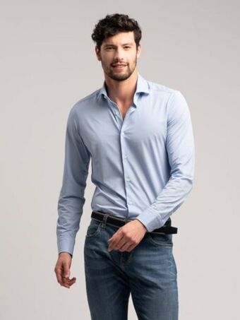 Camicia uomo micro fantasia pois realizzata in un tecno tessuto di ultima generazione