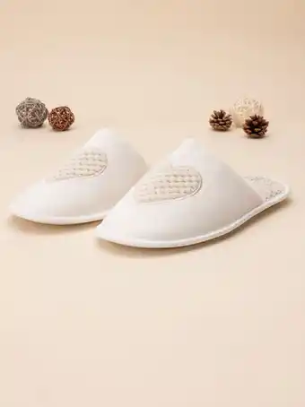 Pantofole con ricamo cuore