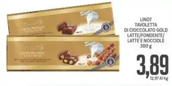 Supermercati Piccolo Lindt Tavoletta di Cioccolato Gold Latte/Fondente/Latte e Nocciole 300 g offerta