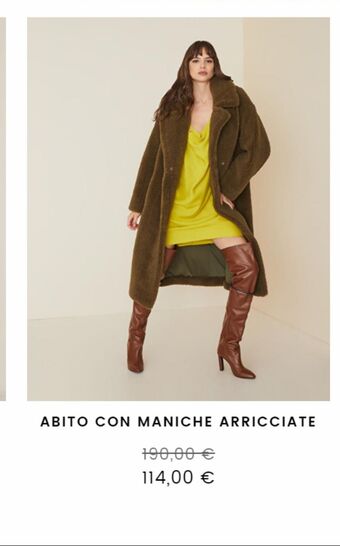 Abito con maniche arricciate