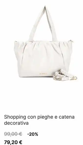 Shopping con pieghe e catena decorativa