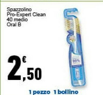 Conad Oral b Spazzolino Pro-Expert Clean 40 Medio offerta