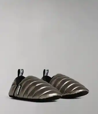 Slip on plume in nylon