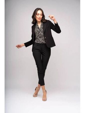 Invidia Pantalone donna modello chino realizzato in un tecno tessuto di ultima generazione offerta