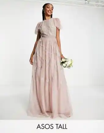 Asos design tall - vestito lungo da damigella con maniche con voltant con perline rosa con ricamo di fiori
