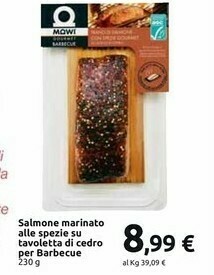 Salmone Marinato Alle Spezie Su Tavoletta Di Cedro Per Barbecue