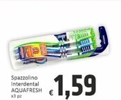 Paghi Poco Aquafresh spazzolino interdental offerta