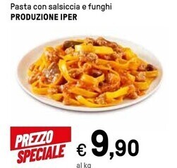 Produzione iper pasta con salsiccia e funghi