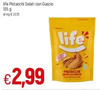 Famila Life Pistacchi Salati con Guscio 135g offerta