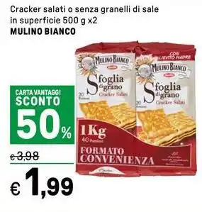 Iper La Grande Cracker salati o senza granelli di sale in superficie MULINO BIANCO offerta