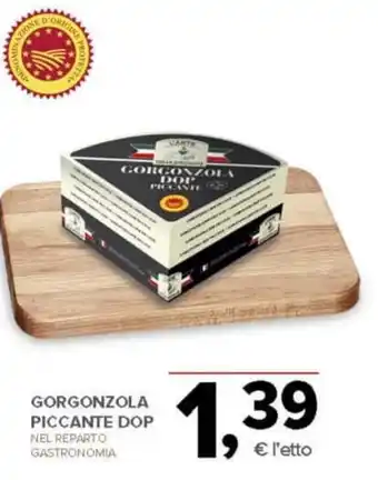 Todis Gorgonzola piccante dop nel reparto gastronomia offerta