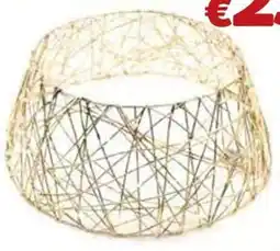 Famila Sotto albero oro in metallo con 100 luci a batteria cm 68x28 offerta