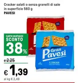 Iper La Grande Cracker salati o senza granelli di sale in superficie PAVESI offerta