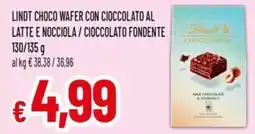 Famila Lindt choco wafer con cioccolato al latte e nocciola/cioccolato fondente offerta