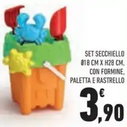 Conad Superstore Set secchiello 018 cm x h28 cm, con formine, paletta e rastrello offerta