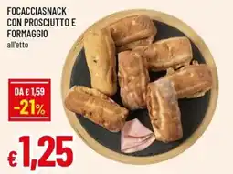 Famila Superstore FOCACCIA SNACK CON PROSCIUTTO E FORMAGGIO offerta