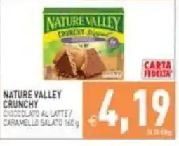 Pim Supermercati Nature Valley Crunchy Cioccolato al latte / Caramello salato offerta