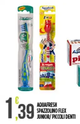 Supermercato Pollio Aquafresh spazzolino flex junior/ piccoli denti offerta