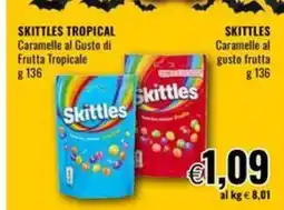 Famila Skittles tropical caramelle al gusto di frutta tropicale/ Skittles caramelle al gusto frutta offerta